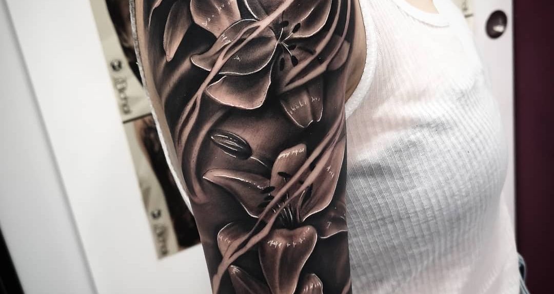 Tatuaje Floral por Tony Atichati