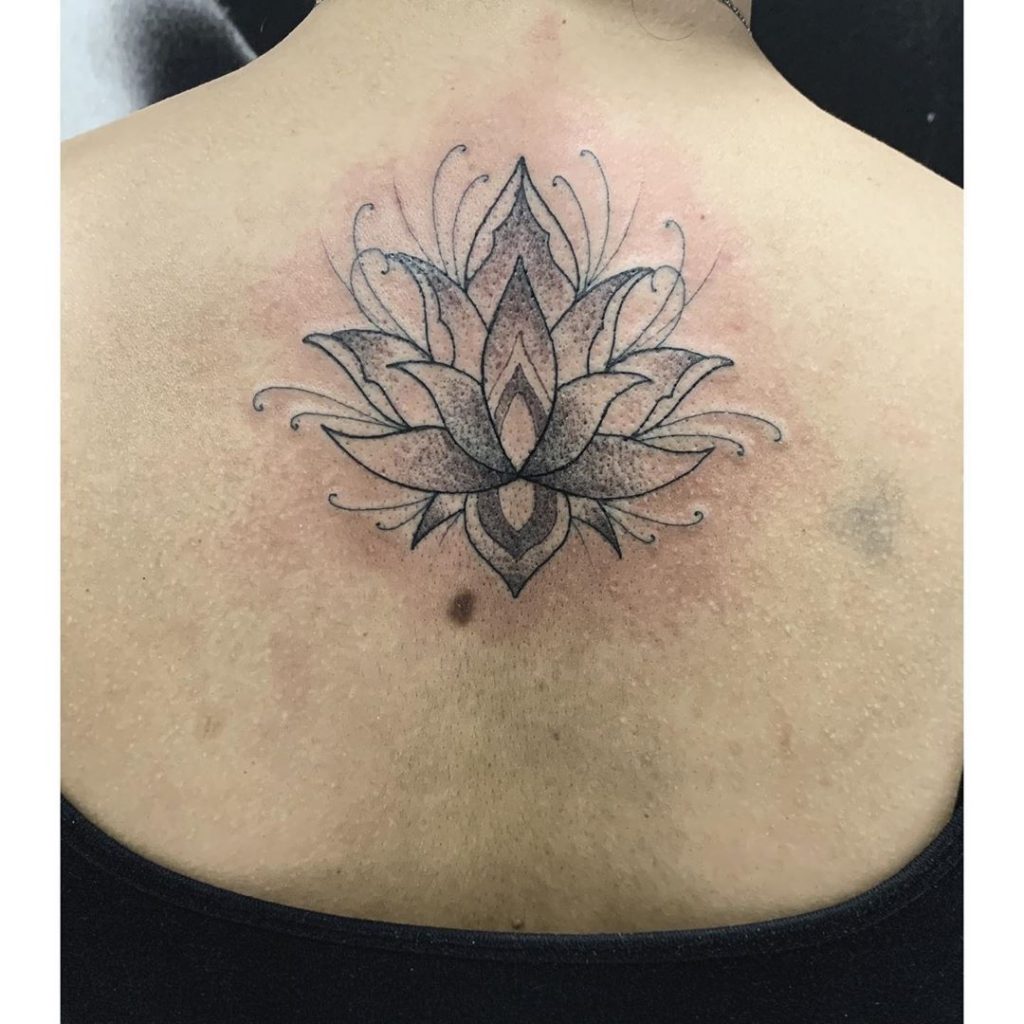 Tatuaje Blackwork Flor de loto