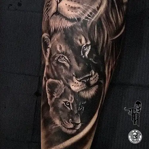 Tatuajes realistas leonas realizados por Tony Atichati