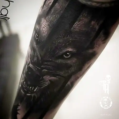 Tatuajes realistas de lobos por Tony Atichati