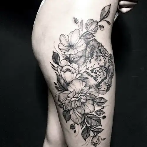 Composicion tatuaje flores blackwork de Silverone