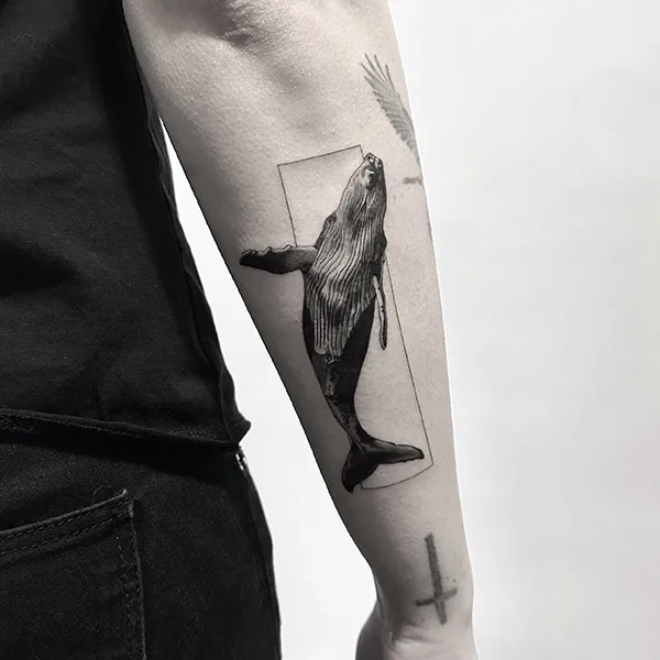 ballena tattoo microrealismo en Barcelona, Yaiza de Castro